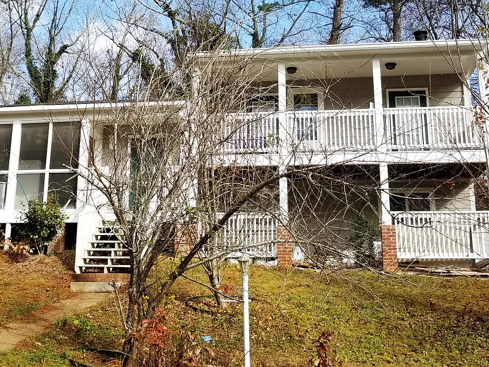 808 Hemingway Rd