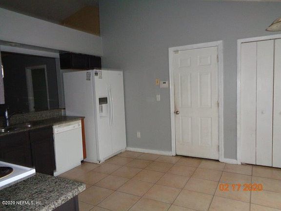 3rd image of 3019 Twin Oak Dr S