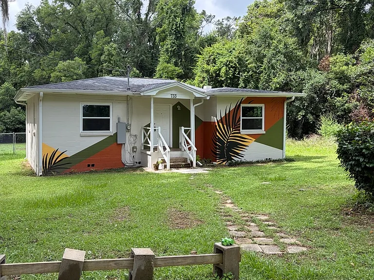 733 Putnam Dr — Photo 3