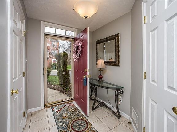 3rd image of 916 Tanglewood Dr