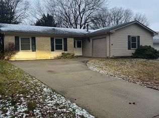 220 David Dr, Streamwood, IL 60107