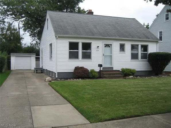 574 Helper Dr, Bedford, OH 44146