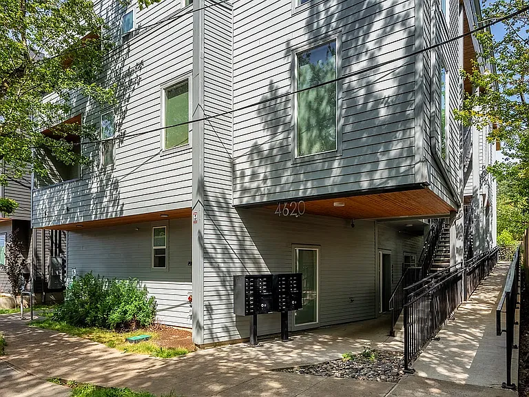 4620 N Maryland Ave #B203 — Photo 10