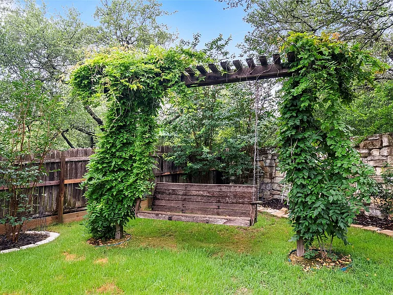 11704 Quintana Cv — Photo 36
