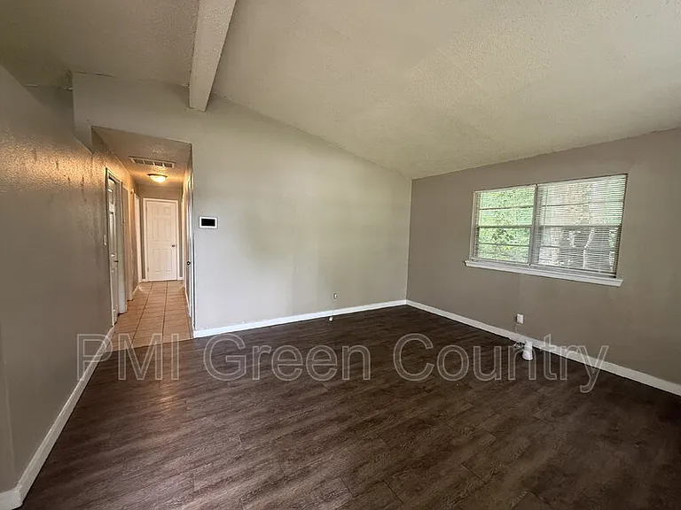 5513 N Johnstown Ave — Photo 2