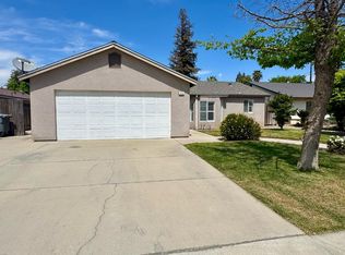 2432 Sarah Cir, Selma, CA 93662