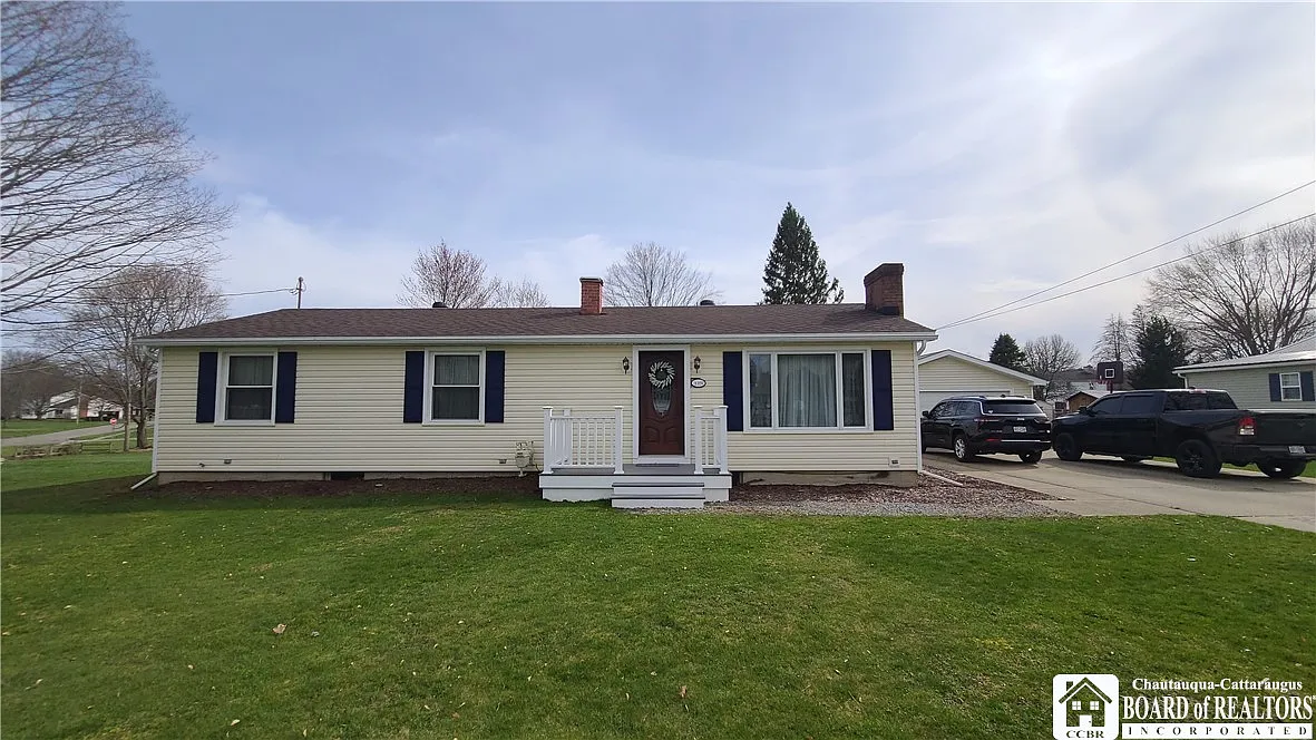 3391 Maple Ave photo 1