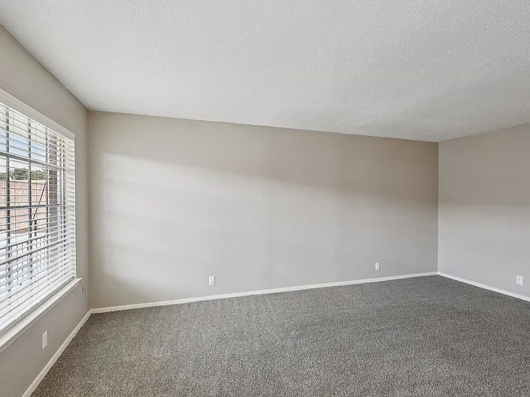 Whisperwind Apartments — Photo 28
