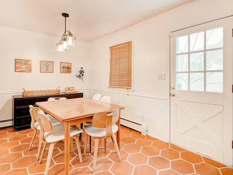 122 Bryn Mawr Dr SE — Photo 3