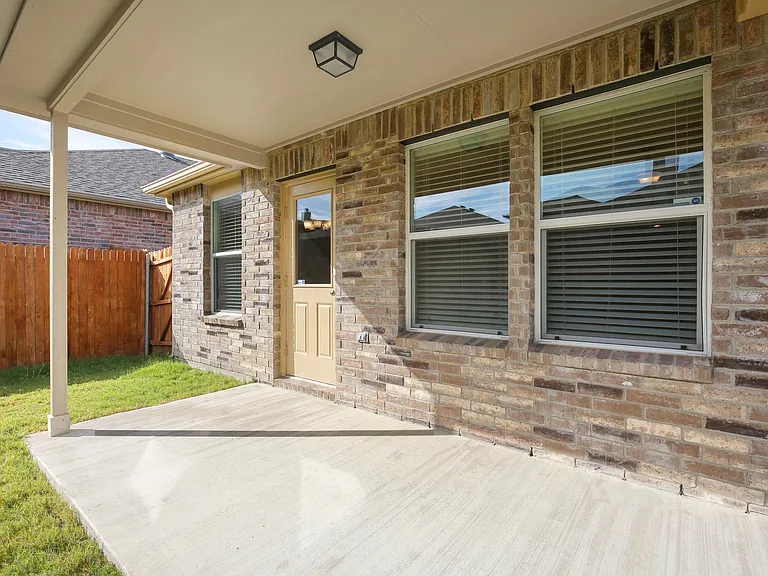1433 Willoughby Way — Photo 33