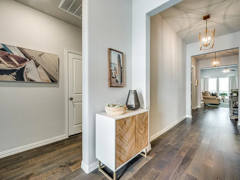 3004 Comal Dr — Photo 2