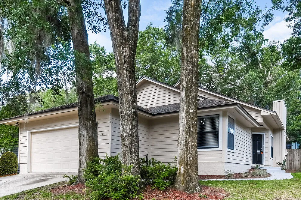 3 bed, 2.0 bath, 1441 sqft, $2,080 — Photo 3