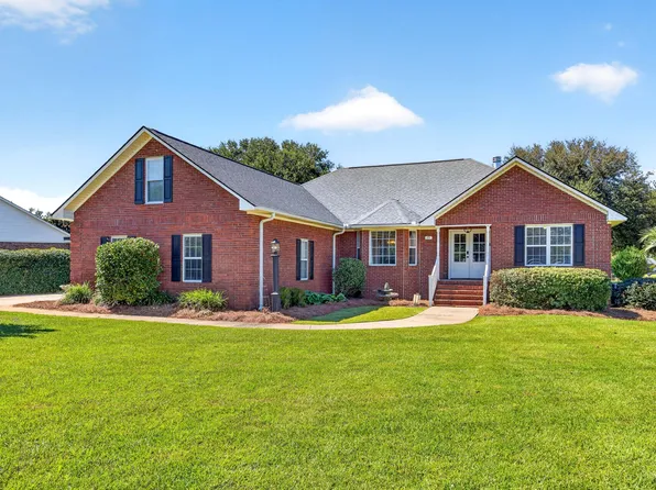 25 Plantation Dr, Manning, SC 29102