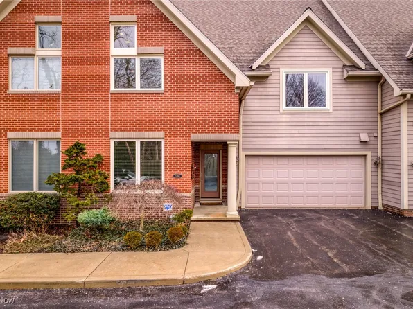 2498 Fairmount Blvd, Cleveland Heights, OH 44106