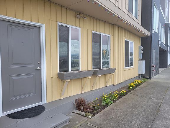 4th image of 1715 Harbor Ave SW #A