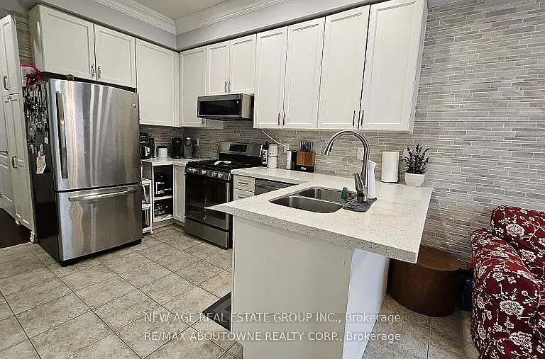42 Ozner Cres — Photo 13