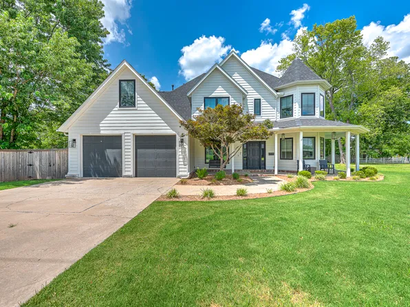 103 NE 7th St, Bentonville, AR 72712