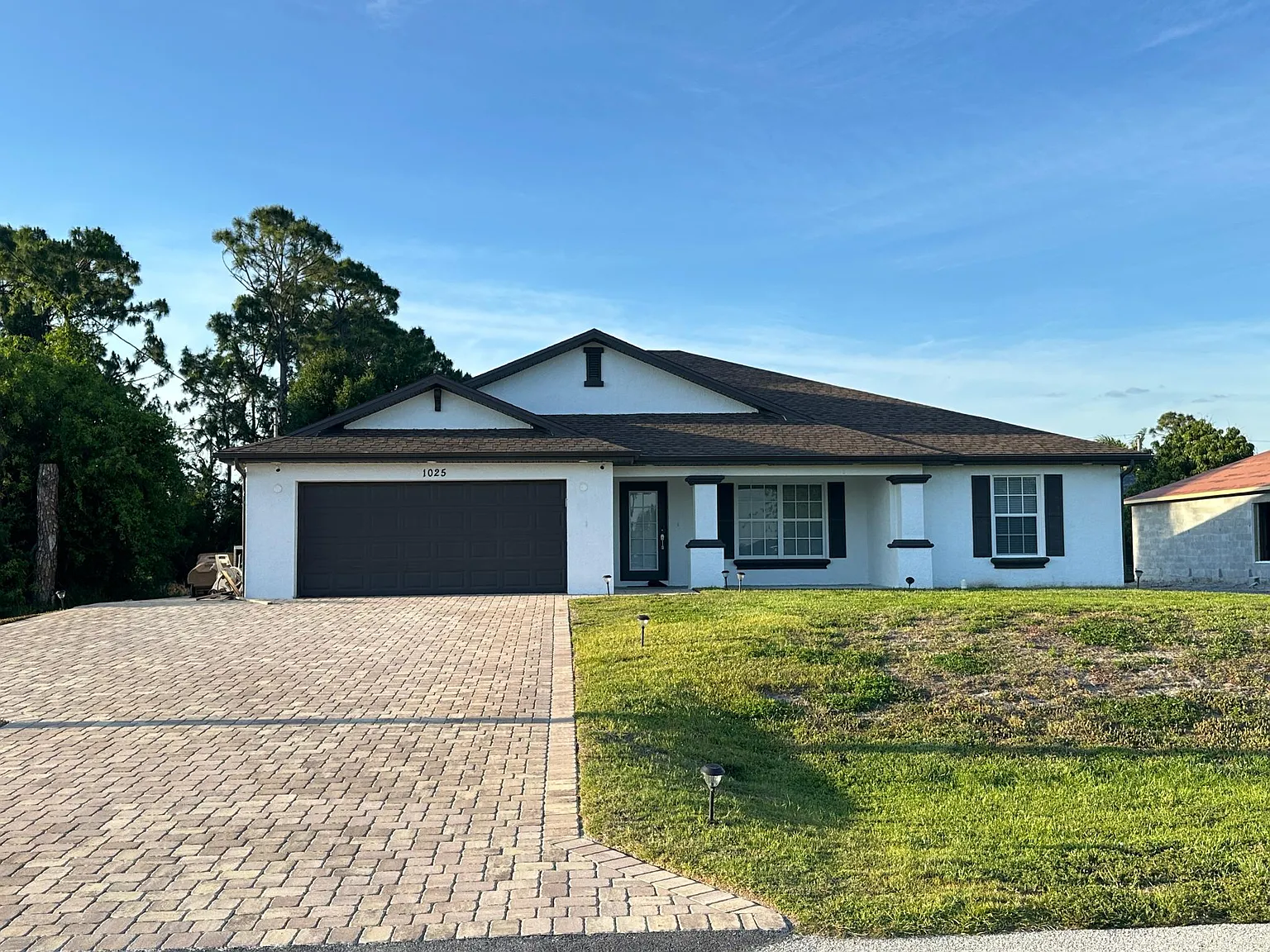 1025 NE 32nd Ln — Photo 1