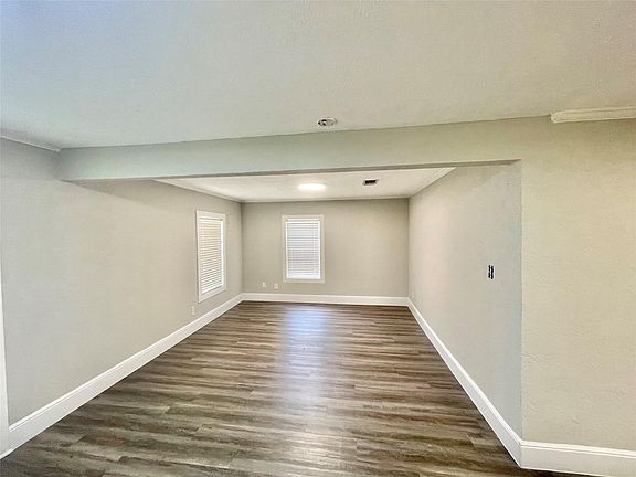 4th image of 214 E Elm Ave