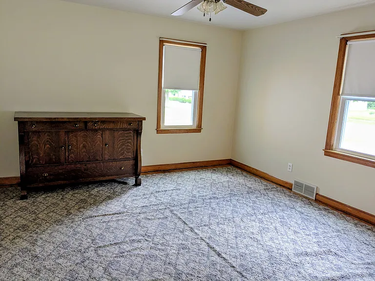 1586 Edison St — Photo 4