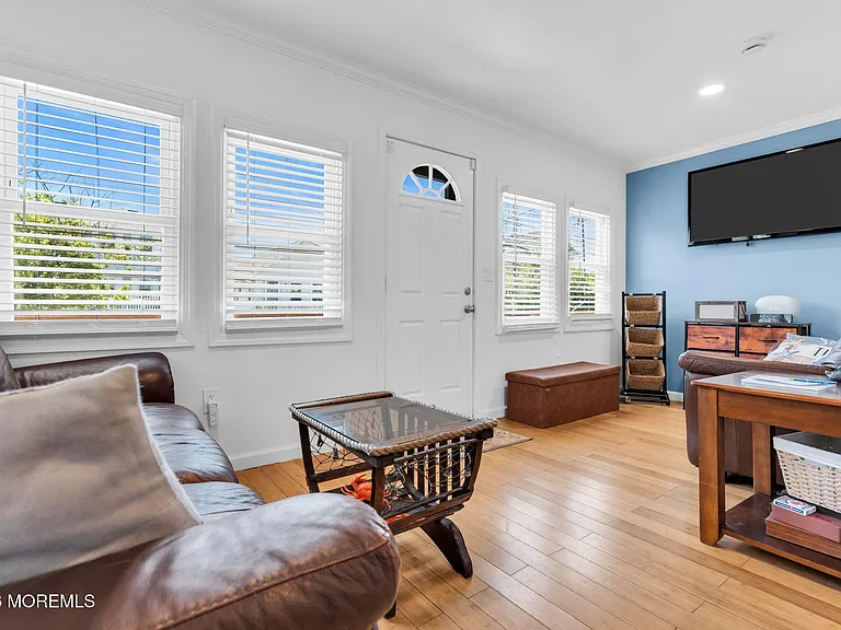 226 Dupont Ave — Photo 7
