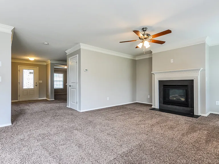 440 Kerriann Ln — Photo 3
