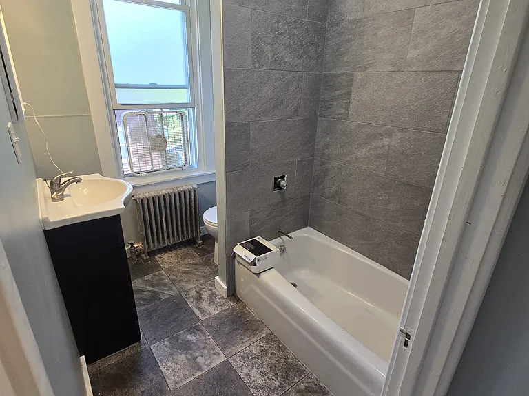 303 Pleasant St — Photo 4
