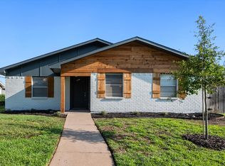 850 Pinoak Dr, Grand Prairie, TX 75052