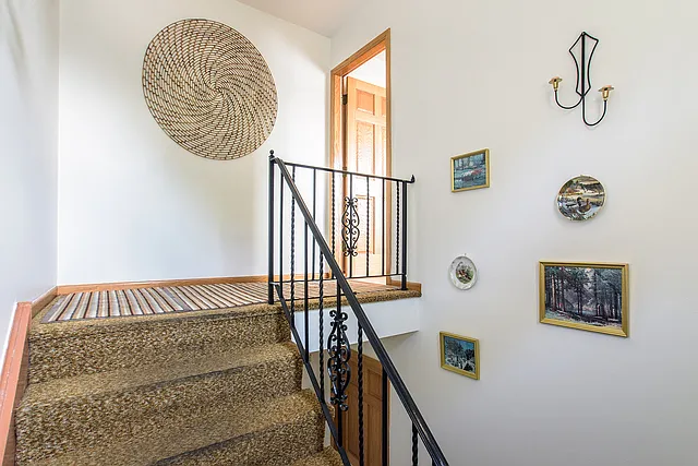 3 bed, 1.5 bath, 1440 sqft, $2,500 — Photo 2