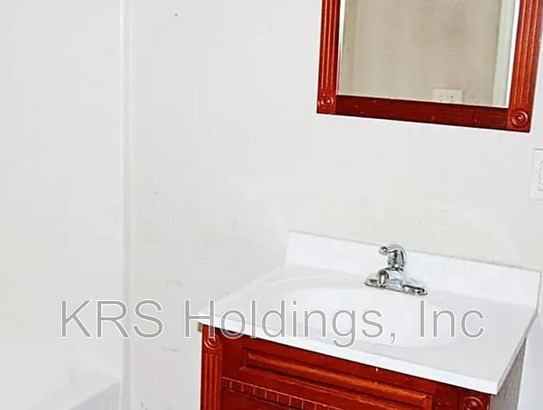 1130 Commerce Ave — Photo 7