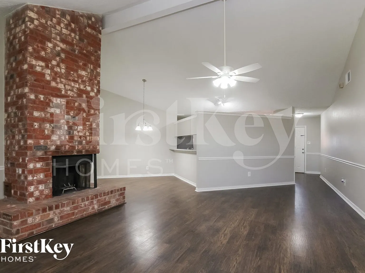 4 bed, 2.0 bath, 1864 sqft, $2,340 — Photo 4