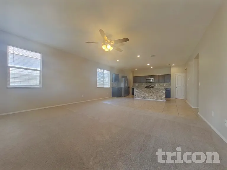 3712 N 310th Ln — Photo 3