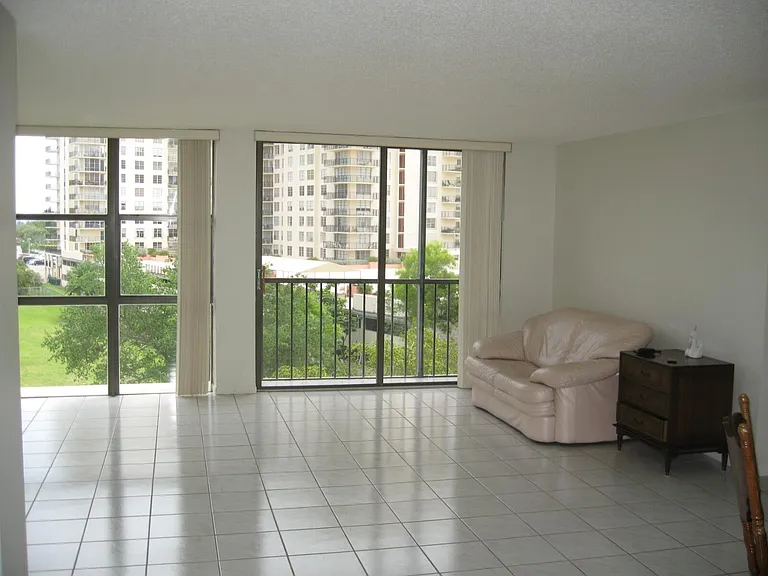 17500 N Bay Rd #S508 — Photo 5