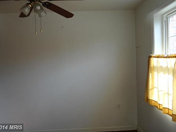 5th image of 9806 Lakepointe Dr