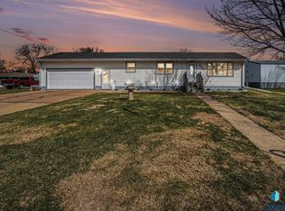 940 E 2nd St, Bridgewater, SD 57319