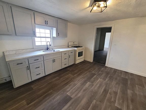 4th image of 1055 S 3rd St