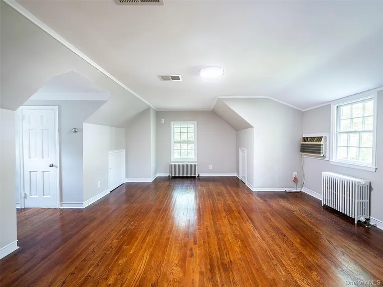 35 Bogart Ave — Photo 16