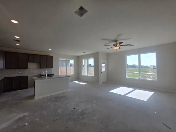 1496 Lake Ridge Dr, Brenham, TX 77833