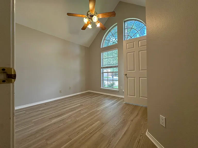311 Eagle Point — Photo 4
