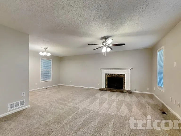 204 Campbell Dr — Photo 4