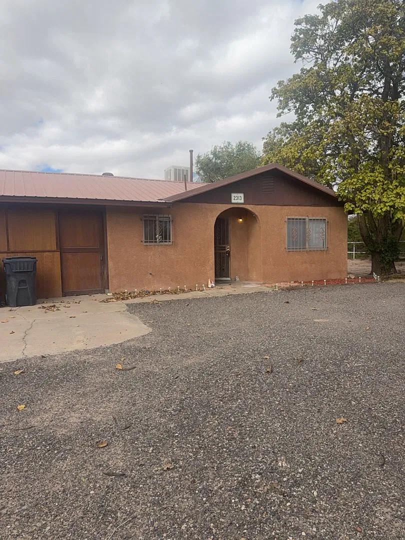 3 Bedroom, 2 Bathroom Home! Schedule a Showing! — Photo 3