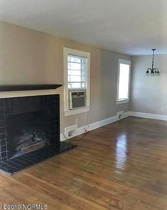 4th image of 2409 E 4th St