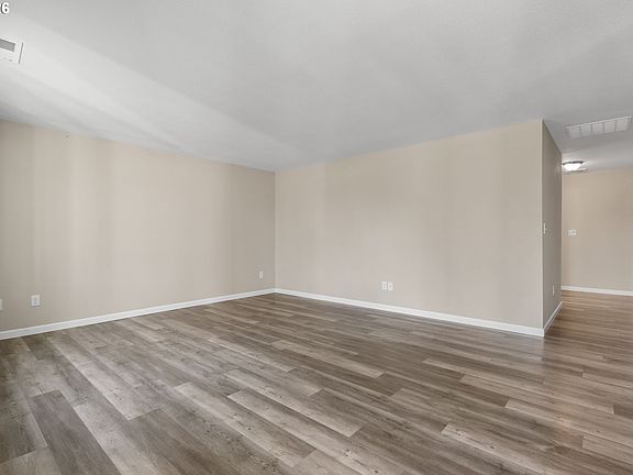4th image of 5302 NE 48th Ave