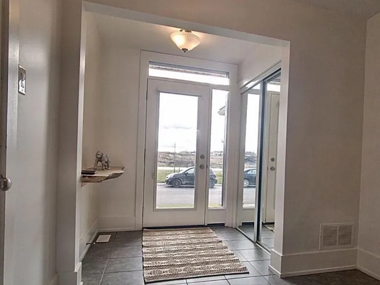 380 Aphelion Cres — Photo 2