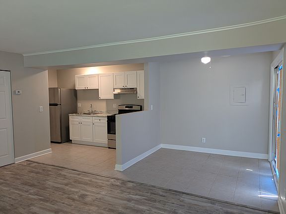 4th image of 16 Fernwood Dr #K