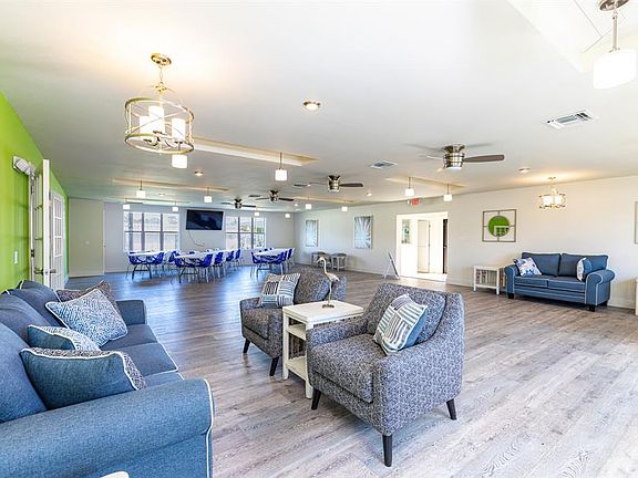 5th image of 1208 Lee St #139