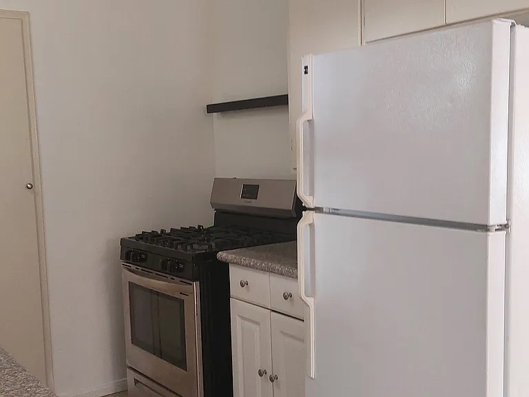 2107 Stewart St — Photo 8