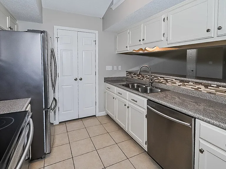 6306 Magnolia Lakes Dr — Photo 8