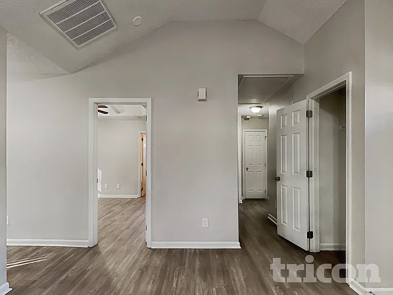 9408 Northwoods Forest Dr — Photo 3