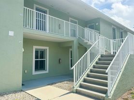 8100 Memory Ln, Rotonda West, FL